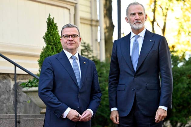 LKS 20261006 Finnish Prime Minister Petteri Orpo (L) welcomes Spain s King Felipe at the Prime Minister s official residence Kesäranta in Helsinki, Finland, on October 6, 2026. Spain s King Felipe and Queen Letizia are on a two-day state visit to Finland. - RONI REKOMAA Helsinki Finland  Copyright: xRonixRekomaax rWKS5xlKTJc