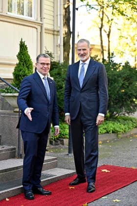 LKS 20261006 Finnish Prime Minister Petteri Orpo (L) welcomes Spain s King Felipe at the Prime Minister s official residence Kesäranta in Helsinki, Finland, on October 6, 2026. Spain s King Felipe and Queen Letizia are on a two-day state visit to Finland. - RONI REKOMAA Helsinki Finland  Copyright: xRonixRekomaax h6K_aTHHTZY