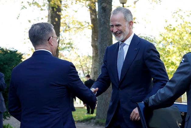 King of Spain Felipe VI (R) and Finnish Prime Minister Petteri Orpo (L) before a meeting held at the prime minister s official residence, as part of the Spanish king and queen s state visit to Finland in Helsinki, Finland, 06 October 2026. Spanish King and Queen visit Finland !ACHTUNG: NUR REDAKTIONELLE NUTZUNG!  Copyright: xJ.J.xGuillénx GRAF1178 20261006-55021603768_1