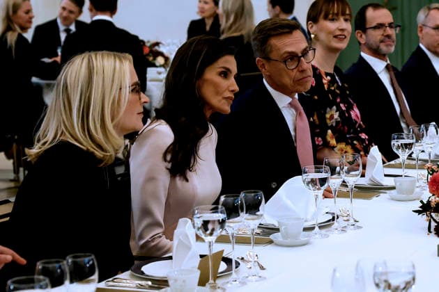 Spain s Queen Letizia (R), accompanied by Finnish President, Alexander Stubb (3L), and Anita Westerholm (L), partner of Helsinki s Mayor, Daniel Sazonov, attend a luncheon, hosted by the City of Helsinki, at the City Hall in the framework of he Spanish king and queen s state visit to Finland in Helsinki, Finland, 06 October 2026. Spanish King and Queen visit Finland !ACHTUNG: NUR REDAKTIONELLE NUTZUNG! Copyright: xJ.J.xGuillénx GRAF890 20261006-55021603910_1