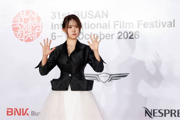 stars gather at busan international film festival in south korea South Korean singer Kim Da-hyun poses for photographs during a photocall ahead of the opening ceremony of the 31st Busan International Film Festival (BIFF) at the Busan Cinema Center in Busan, South Korea, on October 06, 2026. Busan South Korea  Copyright: xMatrixxImages JungxUi-Chelx