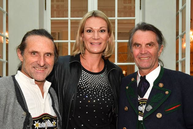 Alexander Huber, Maria Riesch und Thomas Huber (Huber Buam) bei der Verleihung der Bayerischen Staatsmedaille fuer soziale Verdienste in der Allerheiligen-Hofkirche, Residenz am 6.10.2026 in Muenchen Alexander Huber, Maria Riesch and Thomas Huber attend the presentation of the Bavarian State Medal for Social Merit in the All Saints Court Church (Allerheiligen-Hofkirche) at the Residenz on October 6, 2026 in Munich, Germany Bayerische Staatsmedaille fuer Maria Riesch und die Huber Brueder in Muenchen