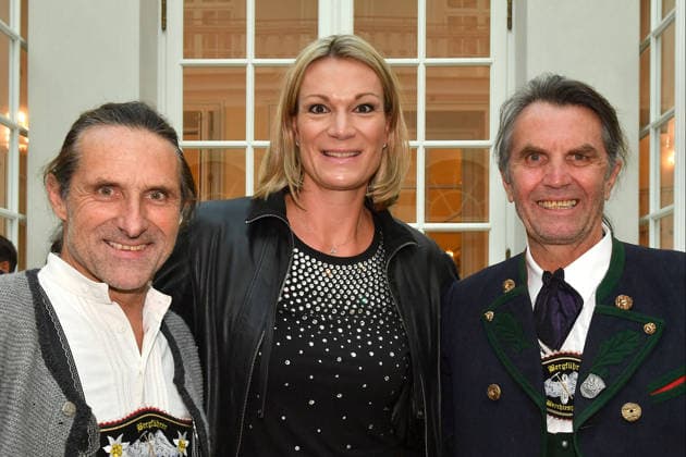 Alexander Huber, Maria Riesch und Thomas Huber (Huber Buam) bei der Verleihung der Bayerischen Staatsmedaille fuer soziale Verdienste in der Allerheiligen-Hofkirche, Residenz am 6.10.2026 in Muenchen Alexander Huber, Maria Riesch and Thomas Huber attend the presentation of the Bavarian State Medal for Social Merit in the All Saints Court Church (Allerheiligen-Hofkirche) at the Residenz on October 6, 2026 in Munich, Germany Bayerische Staatsmedaille fuer Maria Riesch und die Huber Brueder in Muenchen