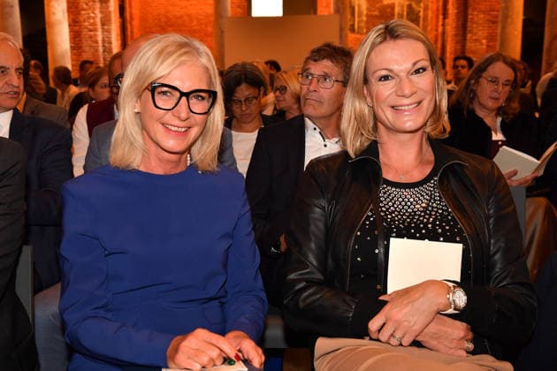 Bayerns Staatsministerin Ulrike Scharf und Preistraegerin Maria Riesch bei der Verleihung der Bayerischen Staatsmedaille fuer soziale Verdienste in der Allerheiligen-Hofkirche, Residenz am 6.10.2026 in Muenchen Bavarian State Minister Ulrike Scharf and award recipient Maria Riesch attend the presentation of the Bavarian State Medal for Social Merit in the All Saints Court Church (Allerheiligen-Hofkirche) at the Residenz on October 6, 2026 in Munich, Germany Bayerische Staatsmedaille fuer Maria Riesch und die Huber Brueder in Muenchen