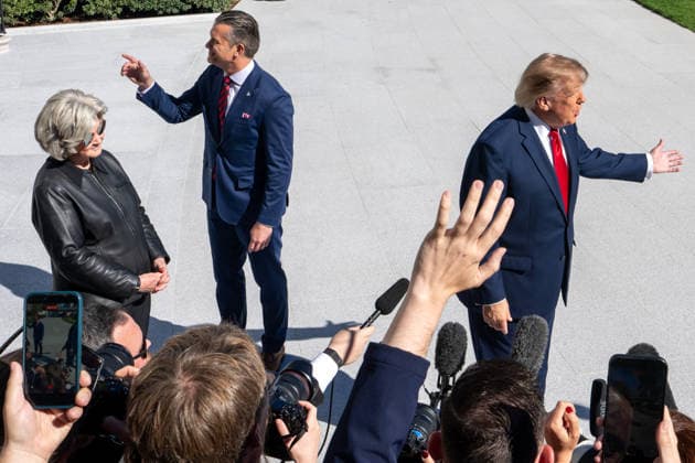 October 6, 2026, Washington, Dc, USA: President DONALD TRUMP departs the White House for a trip to Baltimore . President Trump was accompanied by Chief of Staff SUSIE WILES and Defense Secretary PETE HEGSETH. Washington USA - ZUMAl312 20261006_znp_l312_008 Copyright: xAndrewxLeydenx