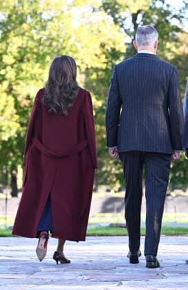 Spain s King Felipe and Queen Letizia take part in a wreath-laying ceremony at the Hietaniemi Cemetery in Helsinki, Finland, on October 7, 2026. Spain s King Felipe and Queen Letizia are on a two-day state visit to Finland. - HEIKKI SAUKKOMAA Helsinki Finland  Copyright: xHeikkixSaukkomaax X-ujLJEeFfg