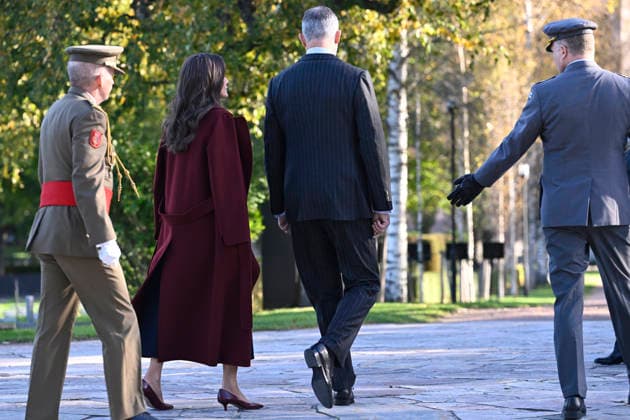 LKS 20261007 Spain s King Felipe and Queen Letizia take part in a wreath-laying ceremony at the Hietaniemi Cemetery in Helsinki, Finland, on October 7, 2026. Spain s King Felipe and Queen Letizia are on a two-day state visit to Finland. - HEIKKI SAUKKOMAA Helsinki Finland  Copyright: xHeikkixSaukkomaax ENSWdS5LwKQ