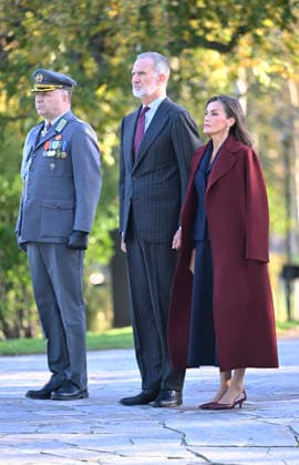 LKS 20261007 Spain s King Felipe and Queen Letizia take part in a wreath-laying ceremony at the Hietaniemi Cemetery in Helsinki, Finland, on October 7, 2026. Spain s King Felipe and Queen Letizia are on a two-day state visit to Finland. - HEIKKI SAUKKOMAA Helsinki Finland  Copyright: xHeikkixSaukkomaax VuxlJ2a6kg4