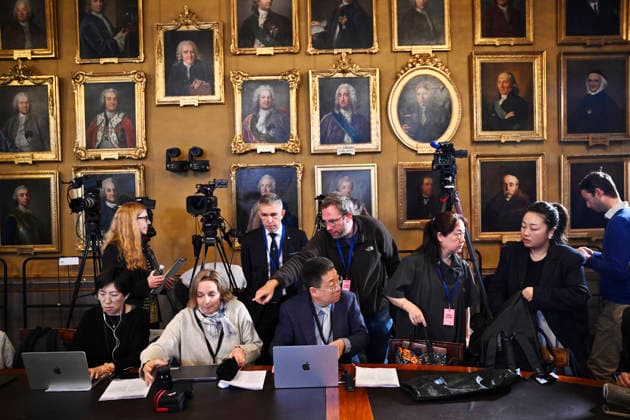 STOCKHOLM, SWEDEN 20261007 International media cover the announcement of the Nobel Prize in Chemistry at the Royal Swedish Academy of Sciences in Stockholm on Wednesday STOCKHOLM, SWEDEN x10080x  Copyright: xFredrikxSandberg TTx NOBELPRIS I KEMI TILLKÄNNAGIVANDE yueoyN6kJTE