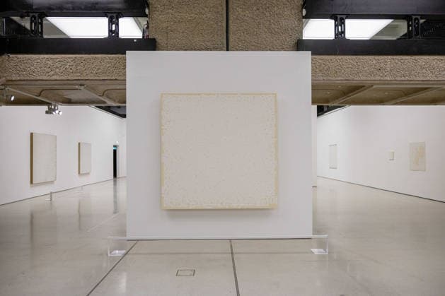 Robert Ryman: The Real Thing at Barbican Art Gallery, London, UK 7 October 2026 Cast 2, 1996 on display at Robert Ryman: The Real Thing at the Barbican Art Gallery, London, UK, on 7 October 2026. The first significant UK exhibition of American minimalist and conceptual painter Robert Ryman (1930 2019) in over 30 years brings together six decades of work, on view from 8 October 2026., Credit:Pete Speller Avalon  Copyright: xPetexSpellerx xAvalonx 1141199015