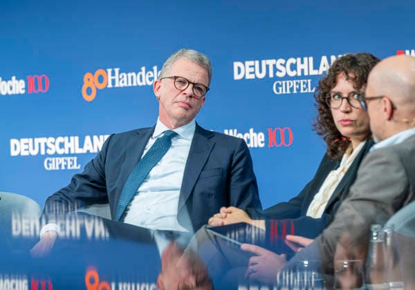 Marc Billeb + Christian Sewing EUR, Deutschland, Berlin, 07.10.2026: (l-r) Marc Billeb - Sprecher der Geschäftsführung, PwC Deutschland und Christian Sewing CEO Deutsche Bank, besuchen die in Berlin stattfindene Jubiläumsveranstaltung von 80 Jahre Handelsblatt und 100 Jahre WirtschaftsWoche.