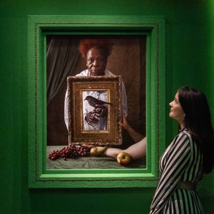 Tim Walker s Fairyland: Love and Legends Photo Call at National Portrait Gallery, London, UK - 7 October 2026 A staff member views Olivette Cole-Wilson, and blackbird by Tim Walker as part of The National Portrait Gallery s Tim Walker s Fairyland: Love and Legends Exhibition which runs from 9th October 2026 - 7th February 2027 at National Portrait Gallery in London, England, UK on Wednesday 7 October, 2026., Credit:Justin Ng Avalon UK, England, London, National Portrait Gallery  Copyright: xJustinxNgx xAvalonx 1141202419