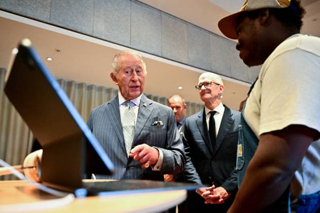 Britain s King Charles III reacts as he joins a music workshop for young people, the first as part of the Apple x King™s Trust Creative Labs, at Battersea Power Station in south west London on October 7, 2026., Credit:BEN STANSALL PA ROTA - B68 Avalon United Kingdom, London  Copyright: xBENxSTANSALLx xPAxROTAx-xB68x xAvalonx 1141207845