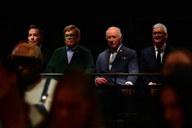 Britain s King Charles III listens along side British singer-songwriter Elton John (2L), his husband David Furnish (L) and Apple Ceo Tim cook (R) during a soundcheck during a music workshop for young people, the first as part of the Apple x King™s Trust Creative Labs, at Battersea Power Station in south west London on October 7, 2026., Credit:BEN STANSALL PA ROTA - B68 Avalon United Kingdom, London  Copyright: xBENxSTANSALLx xPAxROTAx-xB68x xAvalonx 1141207867