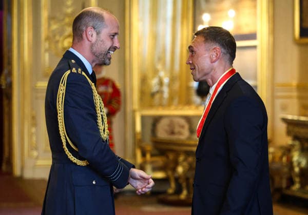 Investitures at Windsor Castle 07 10 2026. Windsor, UK. Sir Kevin Sinfield receives the Honour of Knighthood from The Prince of Wales at an investiture ceremony at Windsor Castle, Berkshire., Credit:Andrew Parsons Kensington Palace B66 Avalon United Kingdom, England, Windsor  Copyright: xAndrewxParsonsx xKensingtonxPalacex xB66x xAvalonx 1141208918