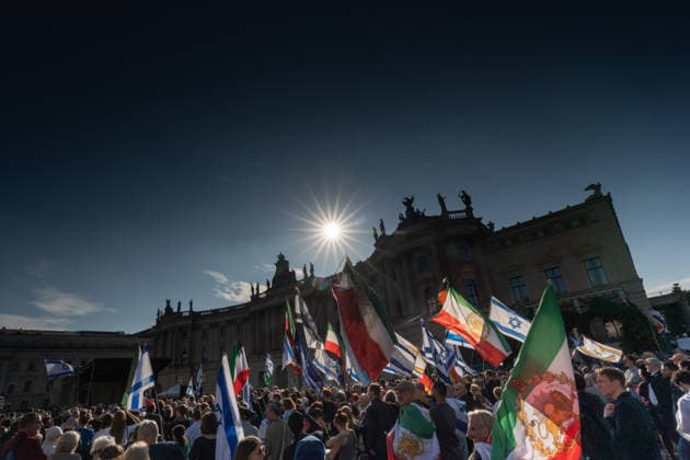 Gedenkfeier auf dem Bebelplatz in Berlin-Mitte, Zentrum der deutschen Hauptstadt;Gedenkveranstaltung 3. Jahrestag Terroranschlag der Hamas in Israel 7. Oktober. Nie vergessen. Niemals schweigen., Berlin Berlin Deutschland Bebelplatz