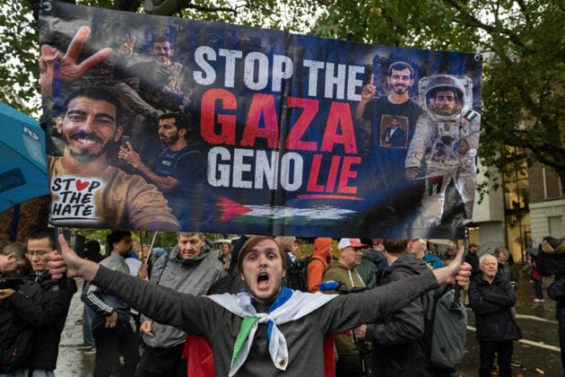 Pro-Palestinian protesters march In London LONDON, UNITED KINGDOM - OCTOBER 7: Pro-Israel counter-demonstrators stand opposite a pro-Palestinian student march in London, United Kingdom, on October 7, 2026, marking the third anniversary of the October 7, 2023 attacks. Thomas Krych Anadolu London United Kingdom. Editorial use only. Please get in touch for any other usage.  Copyright: x2026xAnadoluxThomasxKrychx