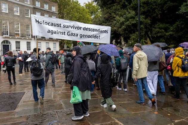 Pro-Israel Counter-Protest Disrupts Pro-Palestine Student March Russell Square, London, October 7, 2026 A pro-Palestine student march travelled from Lincoln™s Inn Fields towards Russell Square, where pro-Israel counter-protesters gathered with Israeli flags and placards. The counter-protest disrupted the student demonstration as police maintained a presence and kept the two groups separated., Credit:Zak Irfan Avalon  Copyright: xZakxIrfanx xAvalonx 1141227577