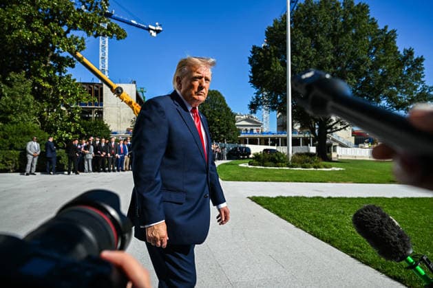 Trump Makes Oval Office Announcement WASHINGTON, DC - OCT. 7: US President Donald Trump speaks to press as he departs the White House on Wednesday, Oct. 7, 2026 in Washington, D.C. (Photo by Annabelle Gordon Pool For The Washington Post) Washington DC United States Copyright: xPool ABACAx