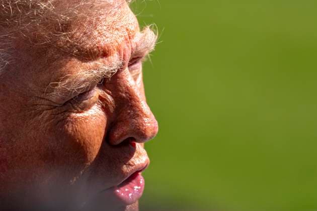 October 7, 2026, Washington, Dc, USA: President Donald Trump speaks to the media before departing on Marine One from the South Lawn of the White House..Trump was enroute to a campaign event in San Antonio, Texas. Washington USA - ZUMAs197 20261007_aaa_s197_164 Copyright: xJenxGolbeckx