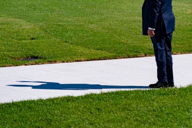 October 7, 2026, Washington, Dc, USA: President Donald Trump waves to supporters before departing on Marine One from the South Lawn of the White House..Trump was enroute to a campaign event in San Antonio, Texas. Washington USA - ZUMAs197 20261007_aaa_s197_167 Copyright: xJenxGolbeckx