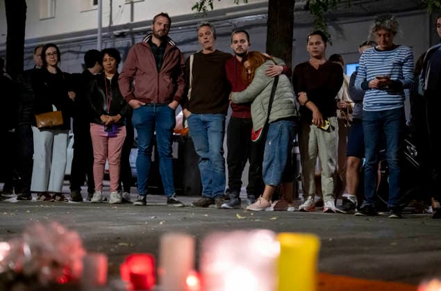 Maricarmen Abascal, who became a symbol of the fight for housing after her eviction, has died. Several members of the Tenants’ Union left a T-shirt, candles, and messages at Maricarmen’s home on October 7, 2026, in Madrid, Spain. Maricarmen Abascal, who became a symbol of the housing rights movement that led to the Puerta del Sol encampment after being evicted from the home in Retiro where she had lived for 70 years, died on Wednesday, as confirmed by the Tenants’ Union. The woman had been hospitalized at Gregorio Maranón Hospital since September 23. On that day, she was carried out on a stretcher from her home on Alcalde Sainz de Baranda Street after the eviction order was carried out, despite protests from dozens of activists, and transf  Copyright: xAlbertoxOrtegax 7827453