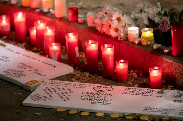 Maricarmen Abascal, who became a symbol of the fight for housing after her eviction, has died. Several people leave candles and messages at Maricarmen’s home on October 7, 2026, in Madrid, Spain. Maricarmen Abascal, who became a symbol of the housing rights movement that led to the Puerta del Sol encampment after being evicted from the home in Retiro where she had lived for 70 years, died on Wednesday, as confirmed by the Tenants’ Union. The woman had been hospitalized at Gregorio Maranón Hospital since September 23. On that day, she was carried out on a stretcher from her home on Alcalde Sainz de Baranda Street after the eviction order was enforced, despite protests from dozens of activists, and transferred to the Madrid hospital due to h  Copyright: xAlbertoxOrtegax 7827464