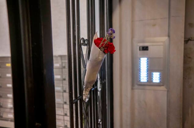 Maricarmen Abascal, who became a symbol of the fight for housing after her eviction, has died. A bouquet of flowers at Maricarmen’s home on October 7, 2026, in Madrid, Spain. Maricarmen Abascal, who became a symbol of the housing rights movement that led to the Puerta del Sol encampment after being evicted from the home in Retiro where she had lived for 70 years, died on Wednesday, as confirmed by the Tenants’ Union. The woman had been hospitalized at Gregorio Maranón Hospital since September 23. On that day, she was carried out on a stretcher from her home on Alcalde Sainz de Baranda Street after the eviction order was enforced, despite protests from dozens of activists, and transferred to the Madrid hospital due to her fragile health. OC  Copyright: xAlbertoxOrtegax 7827466