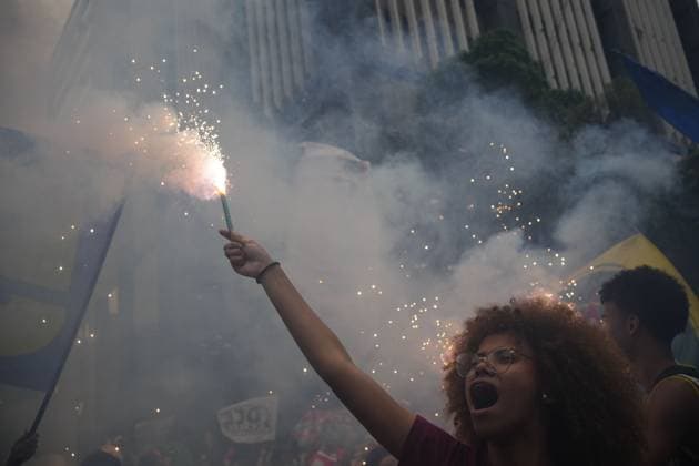 October 7, 2026, Rio De Janeiro, Brazil: RIO DE JANEIRO, BRAZIL, OCTOBER 7, 2026: Students, youth organizations and activists march through central Rio de Janeiro in support of President Luiz Inacio Lula da Silva and against presidential candidate Flavio Bolsonaro ahead of Brazil s presidential runoff. Demonstrators marched from Candelaria to Cinelandia carrying pro-Lula and anti-far-right banners while calling for the defense of democracy, public education and student rights. Lula and Bolsonaro will face each other in the second round of the presidential election on October 25. Photo: JNA PRESS Rio De Janeiro Brazil  - ZUMAq101 20261007_zna_q101_377 Copyright: xMarianaxGreifx