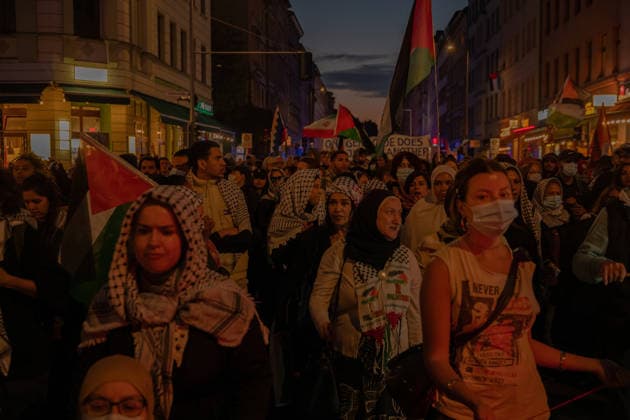 October 7, 2026, Berlin, Germany: Hundereds of pro-palestinian protesters gather in Berlin, Germany, on October 7, 2026. This marks the three-year anniversary of the Hamas led border attacks in Southern Israel. Germany  - ZUMAj167 20261007_zip_j167_011 Copyright: xSvetxJacquelinex