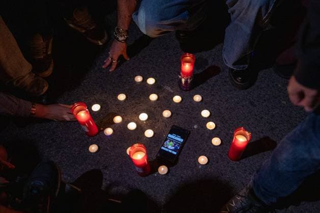 Demonstrations following Maricarmen s death in Madrid, Spain - 7 Oct 2026 Demonstrators hold candles while mourning the death of Maricarmen in Madrid Hundreds of people are demonstrating in central Madrid following the death of Maricarmen—the octogenarian evicted from her apartment after it was purchased by a real estate investment fund—an event that has sparked protests across Spain and contributed to the call for early elections. Madrid Spain Copyright: xDavidxCanalesx xSOPAxImagesx David-Canales-1456735