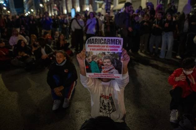 Demonstrations following Maricarmen s death in Madrid, Spain - 7 Oct 2026 Demonstrators carry signs bearing Maricarmen s face as they mourn her passing. Hundreds of people are demonstrating in central Madrid following the death of Maricarmen—the octogenarian evicted from her apartment after it was purchased by a real estate investment fund—an event that has sparked protests across Spain and contributed to the call for early elections. Madrid Spain Copyright: xDavidxCanalesx xSOPAxImagesx David-Canales-1456744