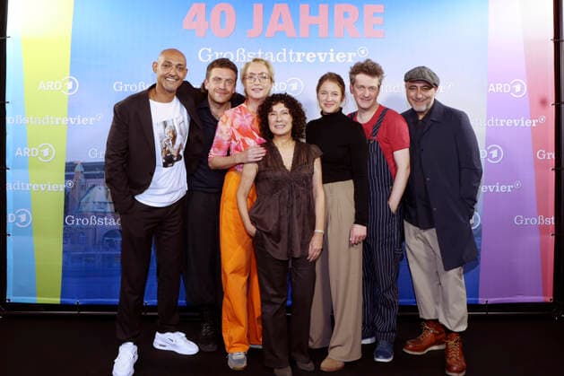 Patrick Abozen, Enrique Fiß, Saskia Fischer, Maria Ketikidou, Sinha Melina Gierke,Sven Fricke und Özgür Karadeniz beim Photocall zu 40 Jahre der ARD-Serie Großstadtrevier in der Astor Film Lounge. Hamburg, 07.10,.2026