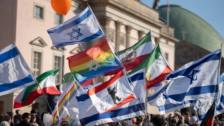 Gedenkfeier auf dem Bebelplatz in Berlin-Mitte, Zentrum der deutschen Hauptstadt;Gedenkveranstaltung 3. Jahrestag Terroranschlag der Hamas in Israel 7. Oktober. Nie vergessen. Niemals schweigen., Berlin Berlin Deutschland Bebelplatz