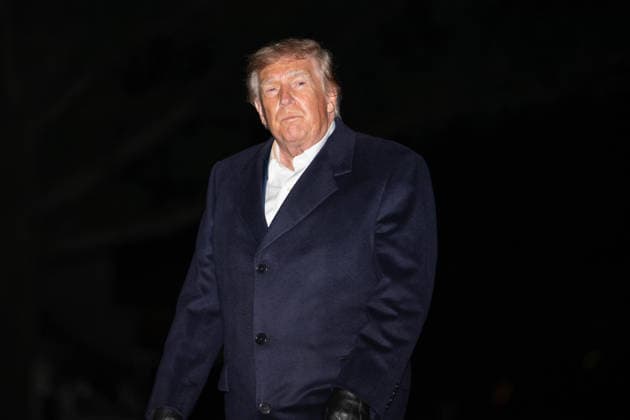 October 8, 2026, Washington, District Of Columbia, United States: President DONALD TRUMP walks across the South Lawn of the White House after arriving aboard Marine One following a trip to San Antonio, Texas, where he attended a campaign rally ahead of the November midterm elections. Washington United States  - ZUMAk206 20261008_znp_k206_009 Copyright: xMattxKaminskyx