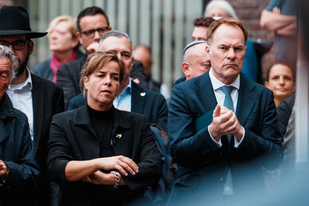 Kundgebung in Düsseldorf zum Jahrestag des Terrorangriffs der Hamas auf Israel am 7. Oktober 2023 und gegen Antisemitismus, Mona Neubaur (stellv. NRW - Ministerpräsidentin, Wirtschaftsministerin, Grüne), Dr. Stephan Keller (Oberbürgermeister Düsseldorf, Schirmherr, CDU) Copyright: xThiemoxRudolphx