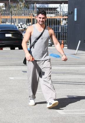 Celebrities and pro dancers arrive at the Dancing with the Stars rehearsal studio Featuring: Alan Bersten Where: Los Angeles, California, United States When: 07 Oct 2026 Credit: H2Y INSTARimages EDITORIAL USE ONLY. NOT FOR USE BY NEWSPAPERS BASED IN THE UK. Copyright: xx instar56079197