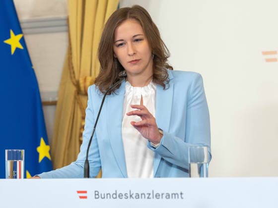 2026-10-08-Präsentation-Elementarbildung Bundesministerin für Europa, Integration und Familie im Bundeskanzleramt Claudia Plakolm (ÖVP) am 8. Oktober 2026 bei der Präsentation des Monitoringberichts Elementarbildung 2025 26 der Statistik Austria im Bundeskanzleramt in Wien, Wien, Österreich.