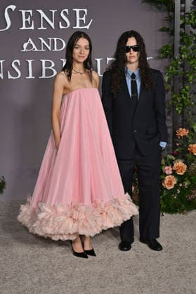 Esme Creed-Miles und Daisy Maybe bei der Premiere des Kinofilms Sense and Sensibility Sinn und Sinnlichkeit im United Theater. Los Angeles, 07.10.2026