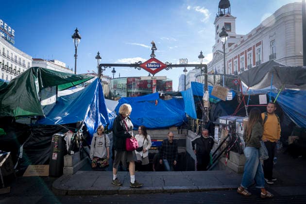 Protesters at Sol Square Stand by Their Demands for Housing Housing Protest at Puerta del Sol, October 8, 2026, in Madrid, Spain. The encampment at Sol has spilled over into the square, and the protesters are maintaining their demands against evictions and exorbitant rents. The Official State Gazette (BOE) published yesterday, October 7, the new version of the housing and rent decrees that the Council of Ministers approved the previous day OCTOBER 8, 2026 A Pé Madrid, Madrid, Spain  Copyright: xA.xPÃ rezxMecax 7828150
