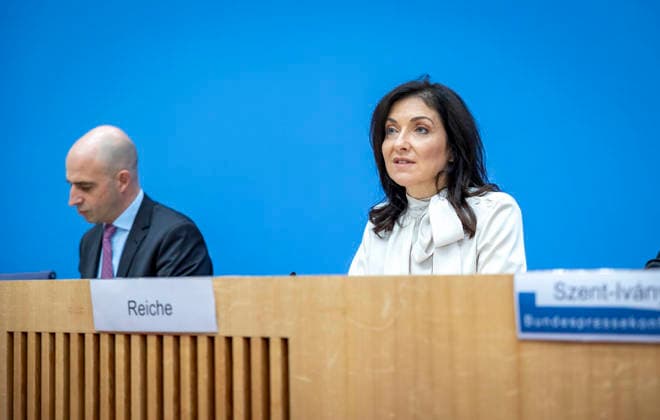 Katherina Reiche, Bundesministerin fuer Wirtschaft und Energie, stellt die Herbstprojektion 2026 der Bundesregierung im Rahmen einer Bundespressekonferenz vor, in Berlin, 08.10.2026. Berlin Deutschland Copyright: xYonaxElsnerx