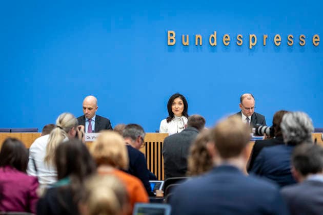 Katherina Reiche, Bundesministerin fuer Wirtschaft und Energie, stellt die Herbstprojektion 2026 der Bundesregierung im Rahmen einer Bundespressekonferenz vor, in Berlin, 08.10.2026. Berlin Deutschland Copyright: xYonaxElsnerx