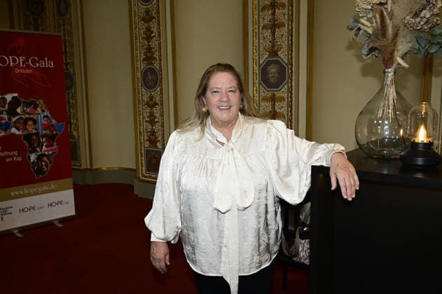 Kathy Kelly beim Pressegespräch und Präsentation des 16. HOPE-Award zur 18. HOPE-Gala Dresden im Schauspielhaus Dresden. Dresden, 08.10.2026 Copyright: xMatthiasxWehnertx