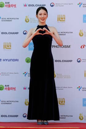 red carpet at Seoul Drama Awards in South Korea South Korean actress Choi Hyo-ju poses for photos on the red carpet during the 21st Seoul International Drama Awards in Seoul, South Korea, on October 08, 2026. Seoul South Korea  Copyright: xMatrixxImages JungxUi-Chelx