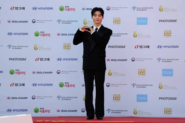 red carpet at Seoul Drama Awards in South Korea South Korean singer and actor Yoon Ji-sung poses for photos on the red carpet during the 21st Seoul International Drama Awards in Seoul, South Korea, on October 08, 2026. Seoul South Korea  Copyright: xMatrixxImages JungxUi-Chelx