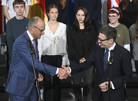German Chancellor Friedrich Merz, British Prime Minister Andy Burnham attend Kensington Treaty ratification ceremony in Berlin BERLIN, GERMANY - OCTOBER 08: German Chancellor Friedrich Merz and British Prime Minister Andy Burnham shake hands during a ceremony marking the exchange of instruments of ratification of the Kensington Treaty at the Federal Chancellery in Berlin, Germany, on October 08, 2026. High school students also attend the ceremony. Halil Sagirkaya Anadolu Berlin Germany. Editorial use only. Please get in touch for any other usage.  Copyright: x2026xAnadoluxHalilxSagirkayax