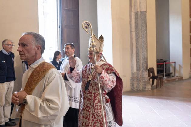 IPA89429910 - Milan, October 8, 26, Basilica of St. Ambrose, Eucharistic celebration marking the 25th anniversary of the Linate plane crash Pictured: Mario Delpini, Archbishop of Milan  Copyright: xGiuliaxSciaccax xGiuliaxSciaccax IPA89429910