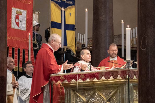IPA89429950 - Milan, October 8, 26, Basilica of St. Ambrose, Eucharistic celebration marking the 25th anniversary of the Linate plane crash Pictured: Mario Delpini, Archbishop of Milan  Copyright: xGiuliaxSciaccax xGiuliaxSciaccax IPA89429950