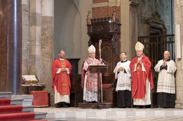IPA89429954 - Milan, October 8, 26, Basilica of St. Ambrose, Eucharistic celebration marking the 25th anniversary of the Linate plane crash Pictured: Mario Delpini, Archbishop of Milan  Copyright: xGiuliaxSciaccax xGiuliaxSciaccax IPA89429954