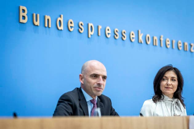 Katherina Reiche, Bundesministerin fuer Wirtschaft und Energie, stellt die Herbstprojektion 2026 der Bundesregierung im Rahmen einer Bundespressekonferenz vor, in Berlin, 08.10.2026. Berlin Deutschland Copyright: xYonaxElsnerx